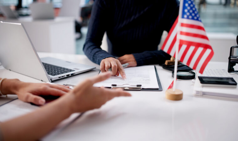 ¿Qué es el Advanced Parole y Cómo Puede Ayudarte en Tu Caso de Inmigración?